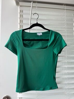 Square-Neck Short Sleeve Top in Emerald Green